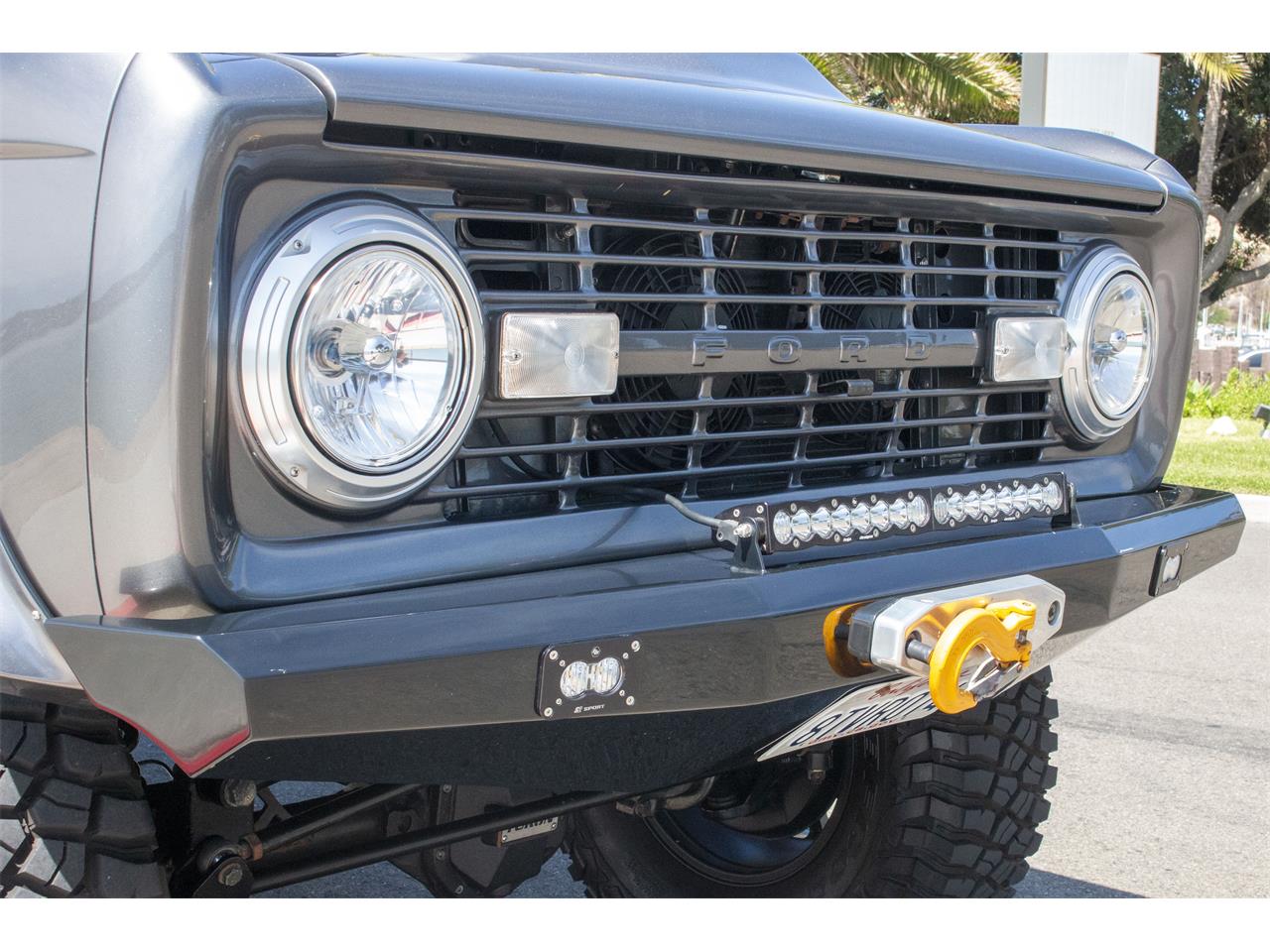 Ford-Bronco-1972-Magnetic-Metallic-Black-40