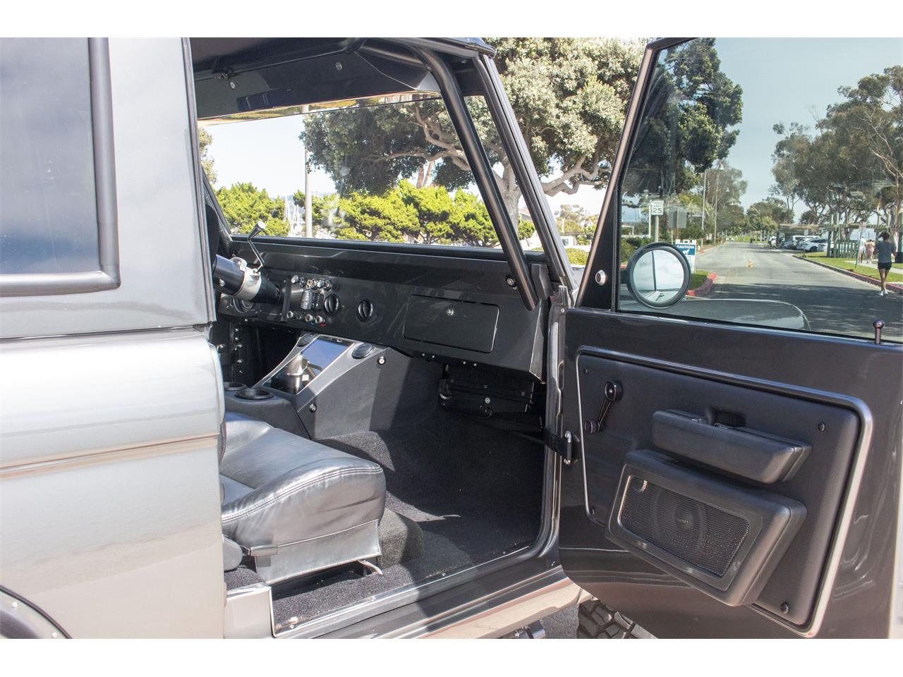 Ford-Bronco-1972-Magnetic-Metallic-Black-8