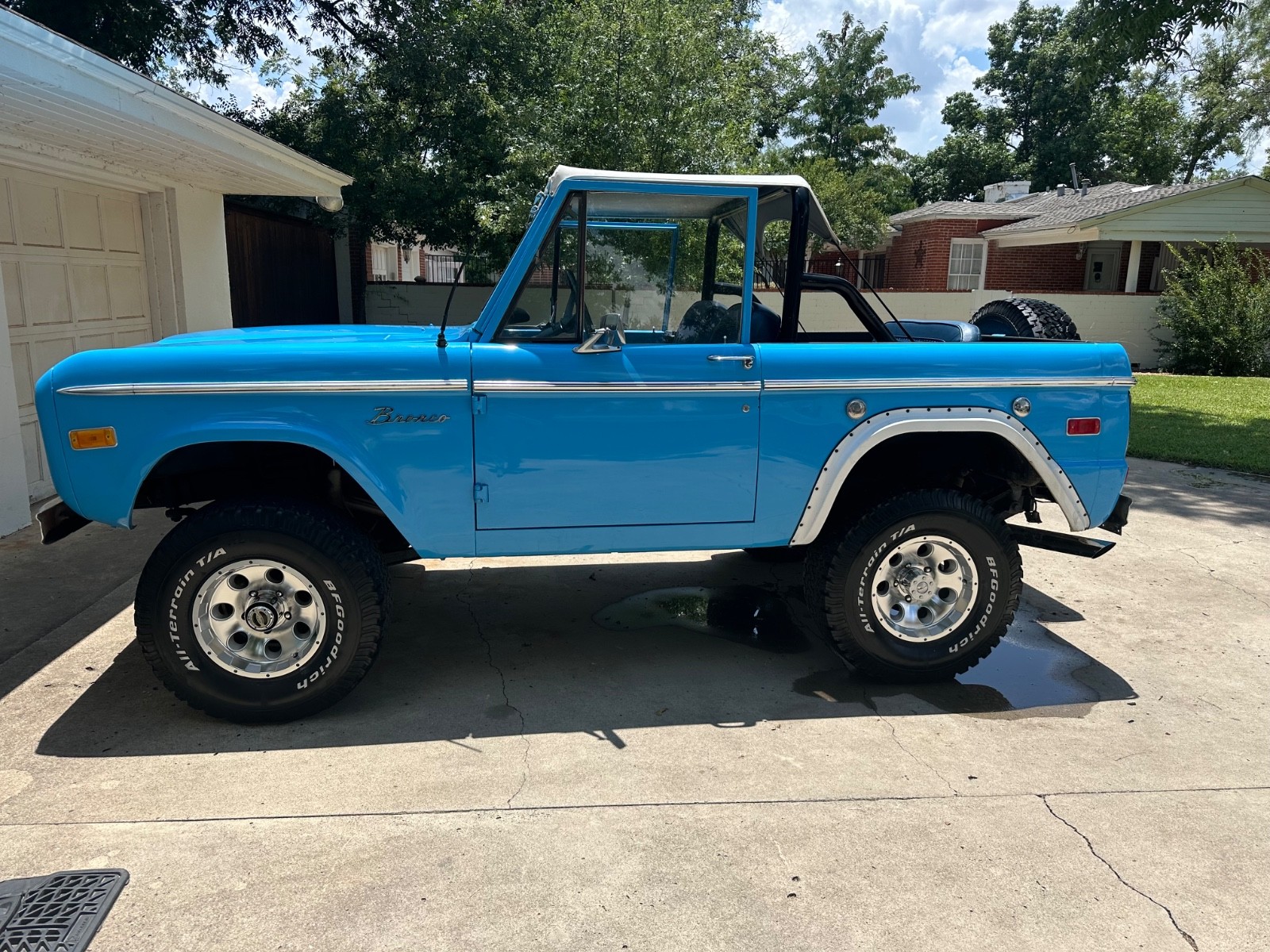 Ford-Bronco-1973-SUV-1