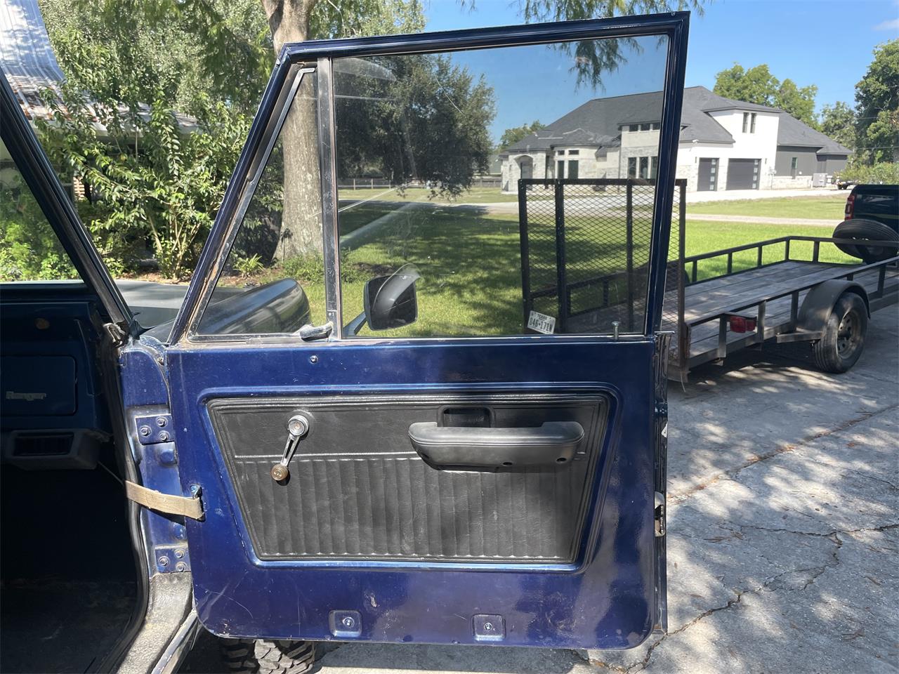 Ford-Bronco-1974-Blue-Black-12