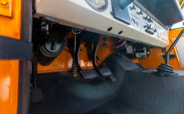 Ford-Bronco-1974-Bold-orange-White-13