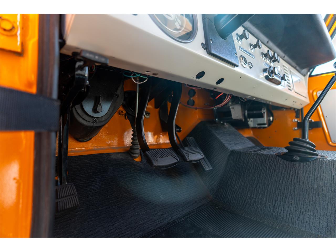 Ford-Bronco-1974-Bold-orange-White-13