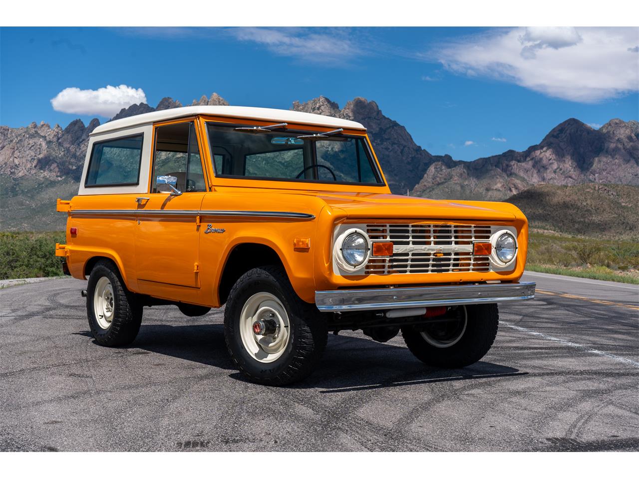 Ford-Bronco-1974-Bold-orange-White-14
