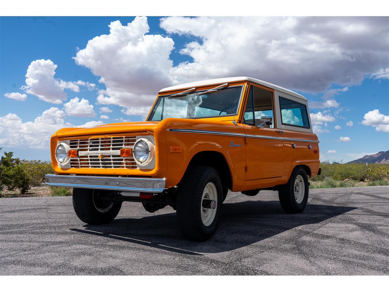 Ford-Bronco-1974-Bold-orange-White-17