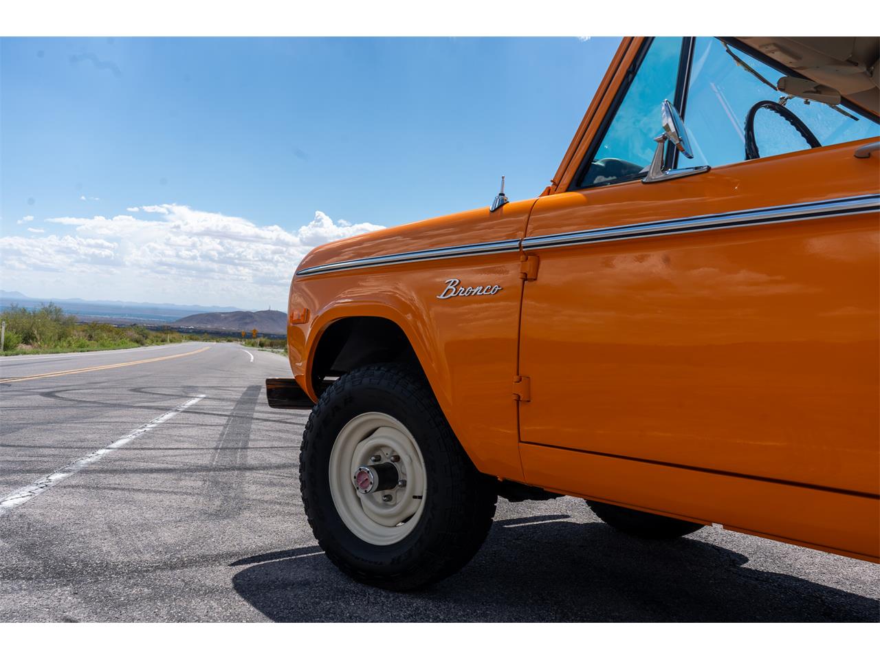 Ford-Bronco-1974-Bold-orange-White-18