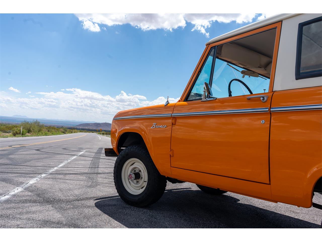 Ford-Bronco-1974-Bold-orange-White-19
