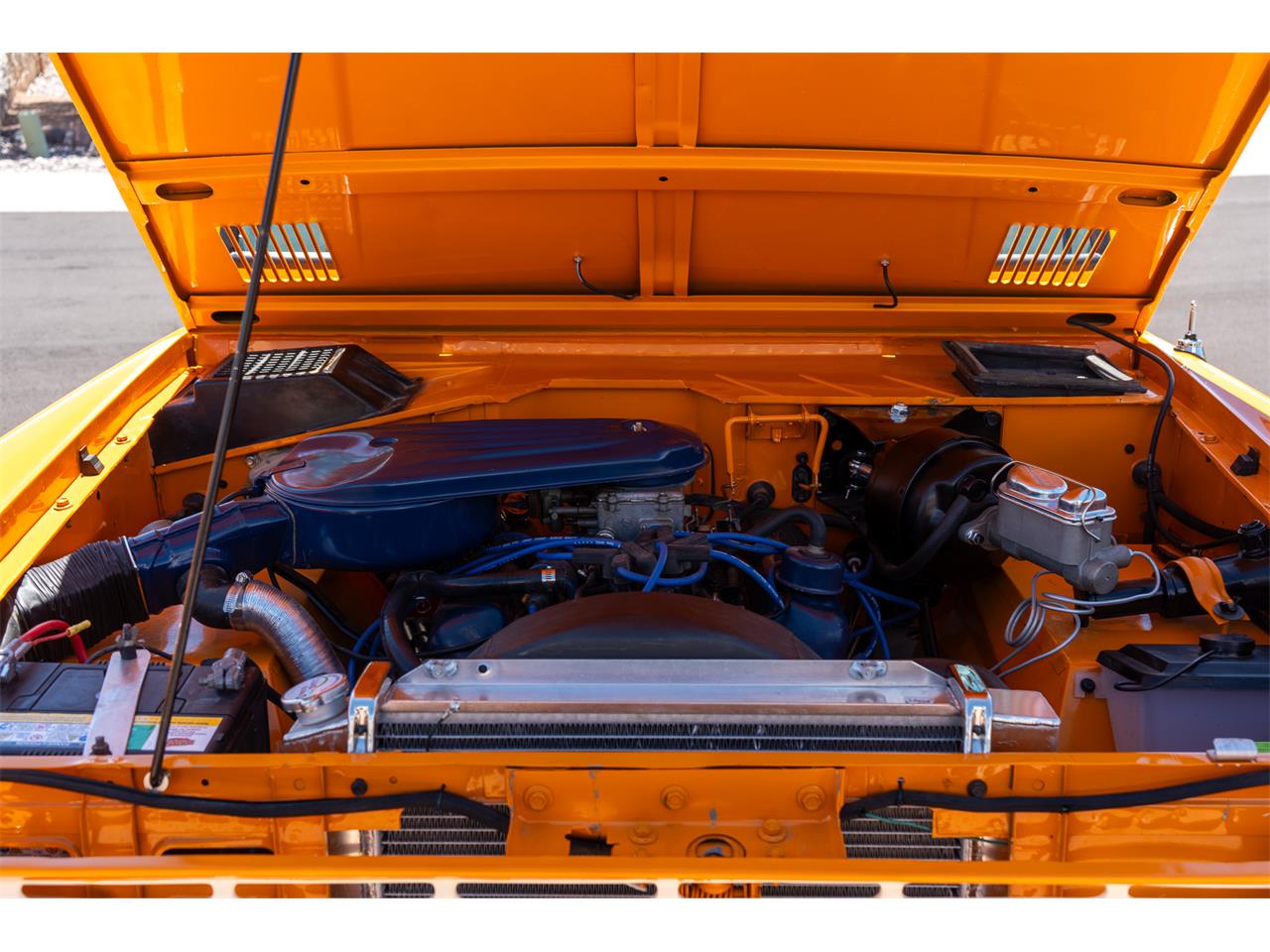 Ford-Bronco-1974-Bold-orange-White-24