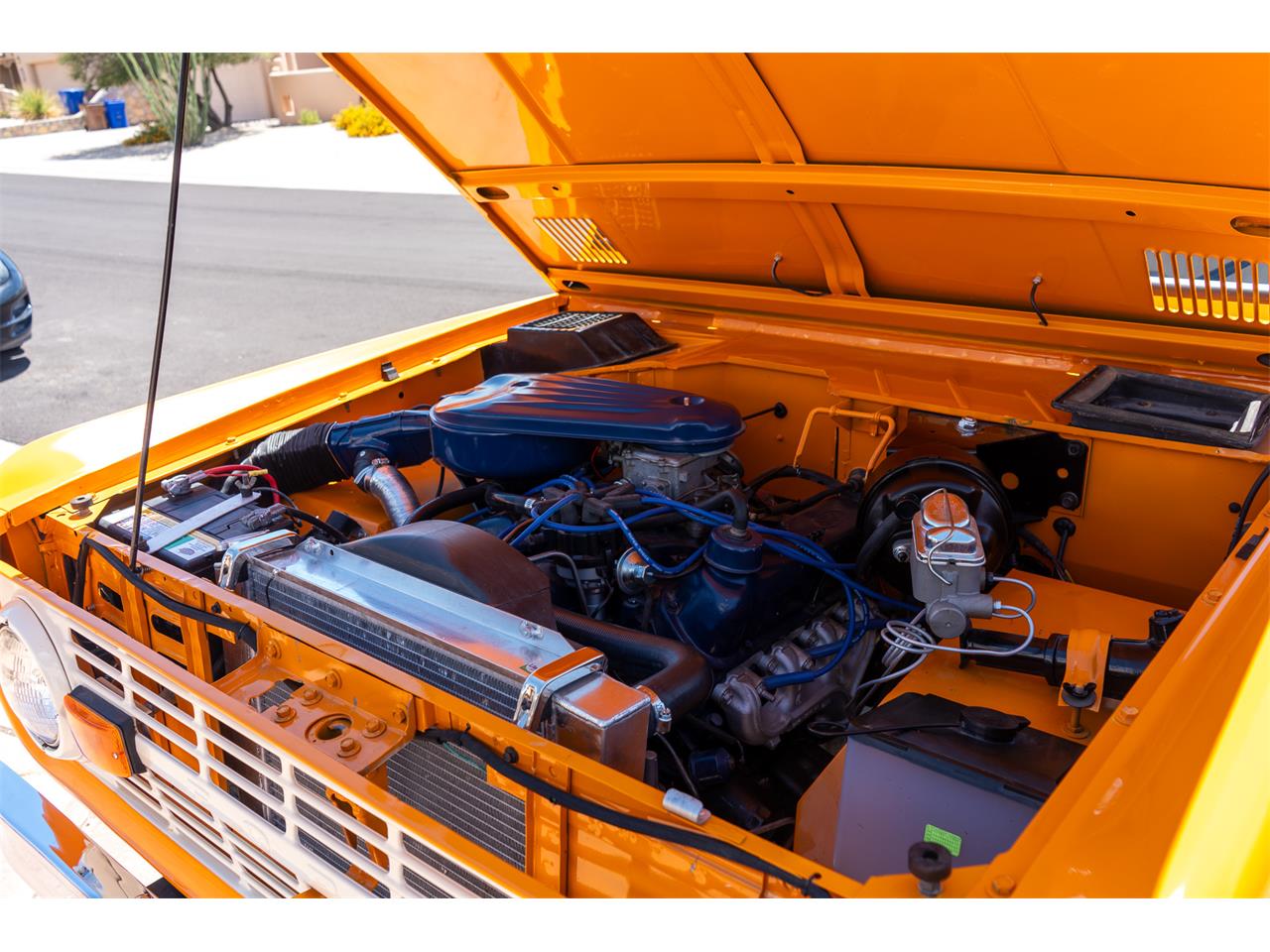 Ford-Bronco-1974-Bold-orange-White-25