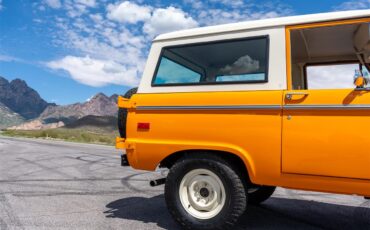Ford-Bronco-1974-Bold-orange-White-31