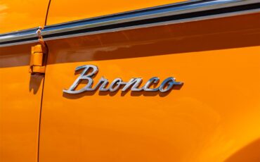 Ford-Bronco-1974-Bold-orange-White-33