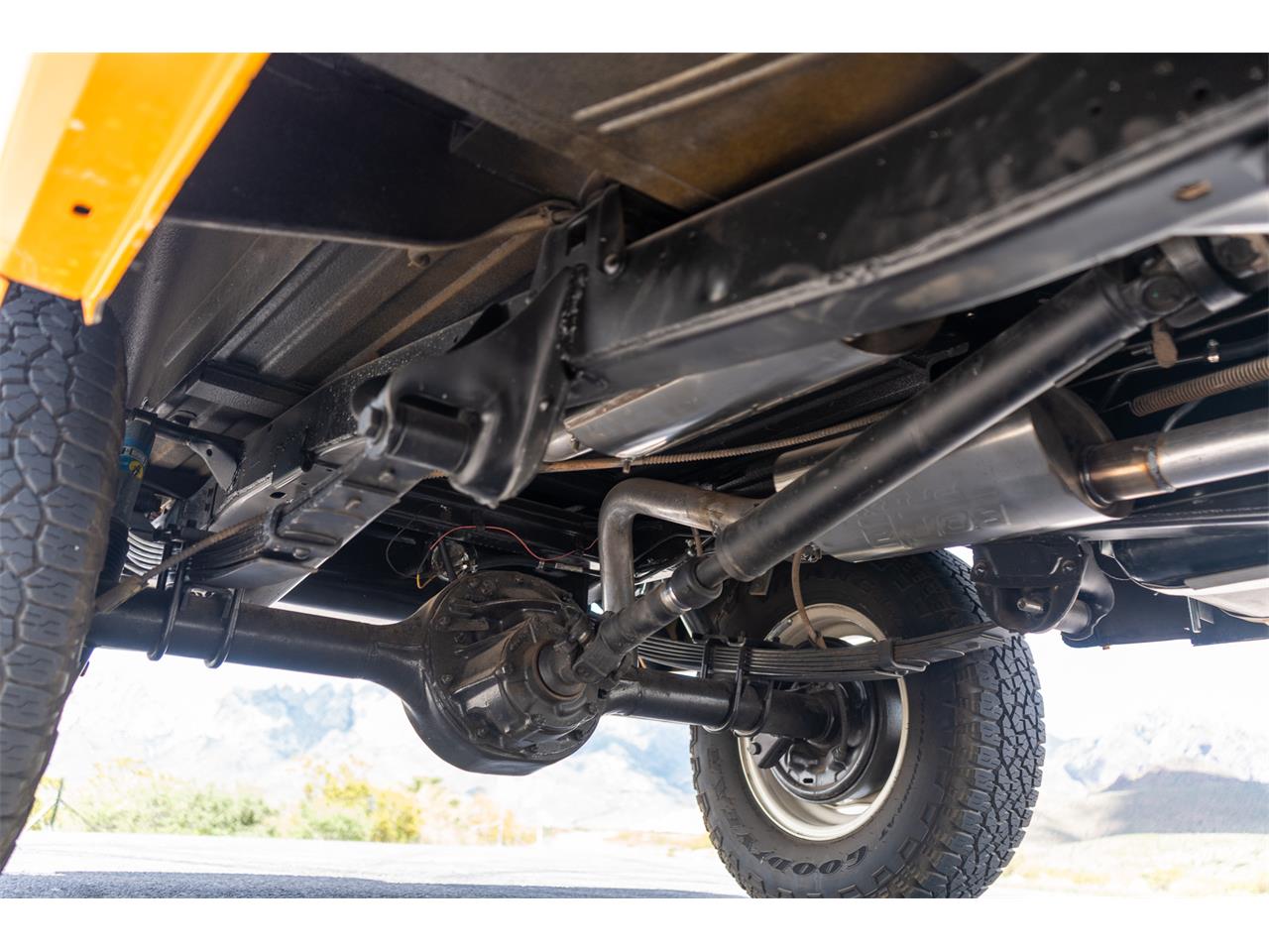 Ford-Bronco-1974-Bold-orange-White-41