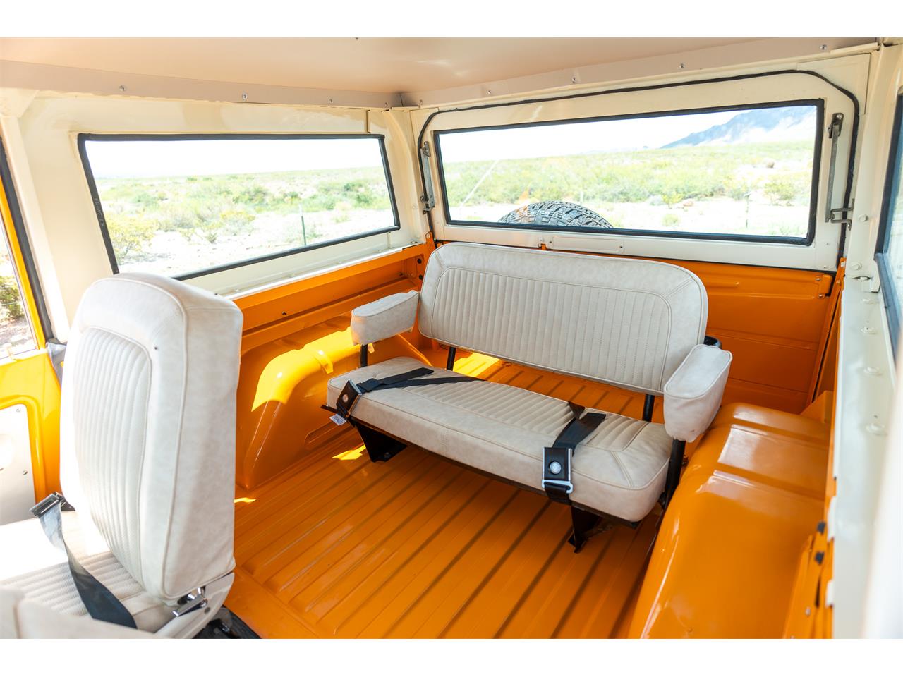 Ford-Bronco-1974-Bold-orange-White-47