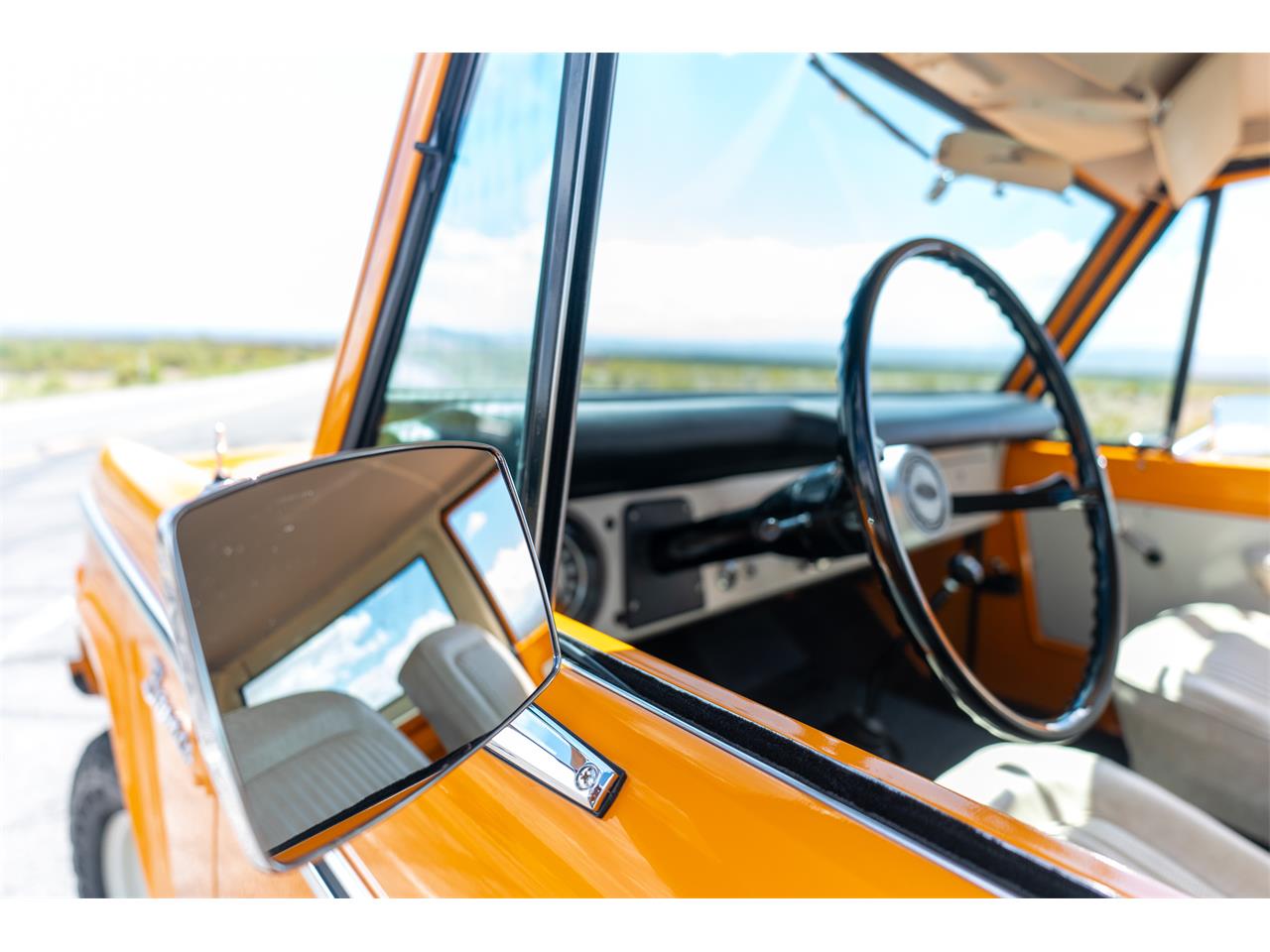Ford-Bronco-1974-Bold-orange-White-49