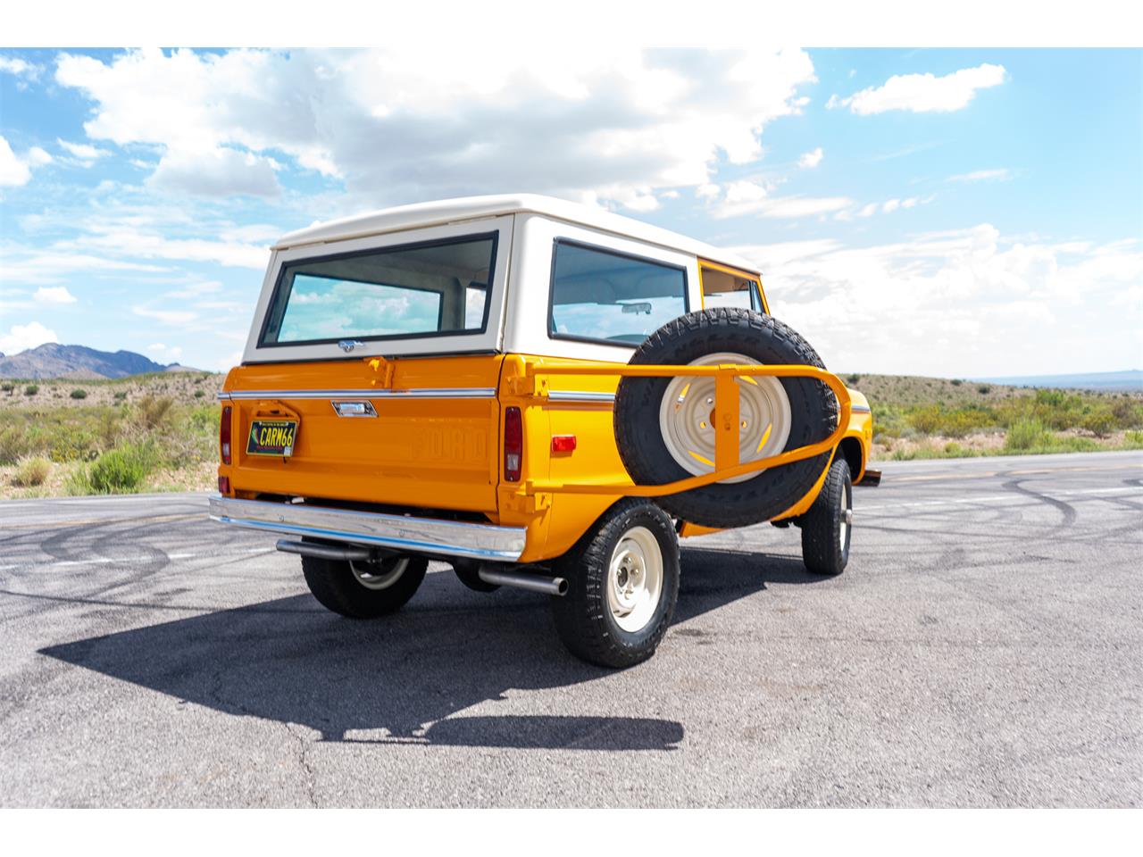 Ford-Bronco-1974-Bold-orange-White-53