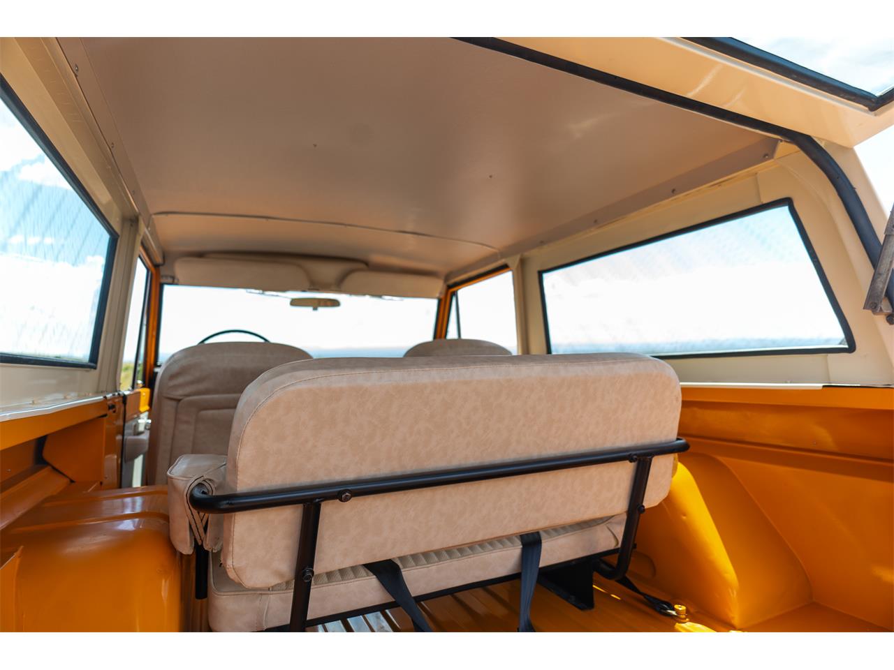 Ford-Bronco-1974-Bold-orange-White-58