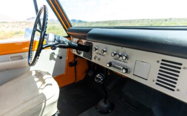Ford-Bronco-1974-Bold-orange-White-59