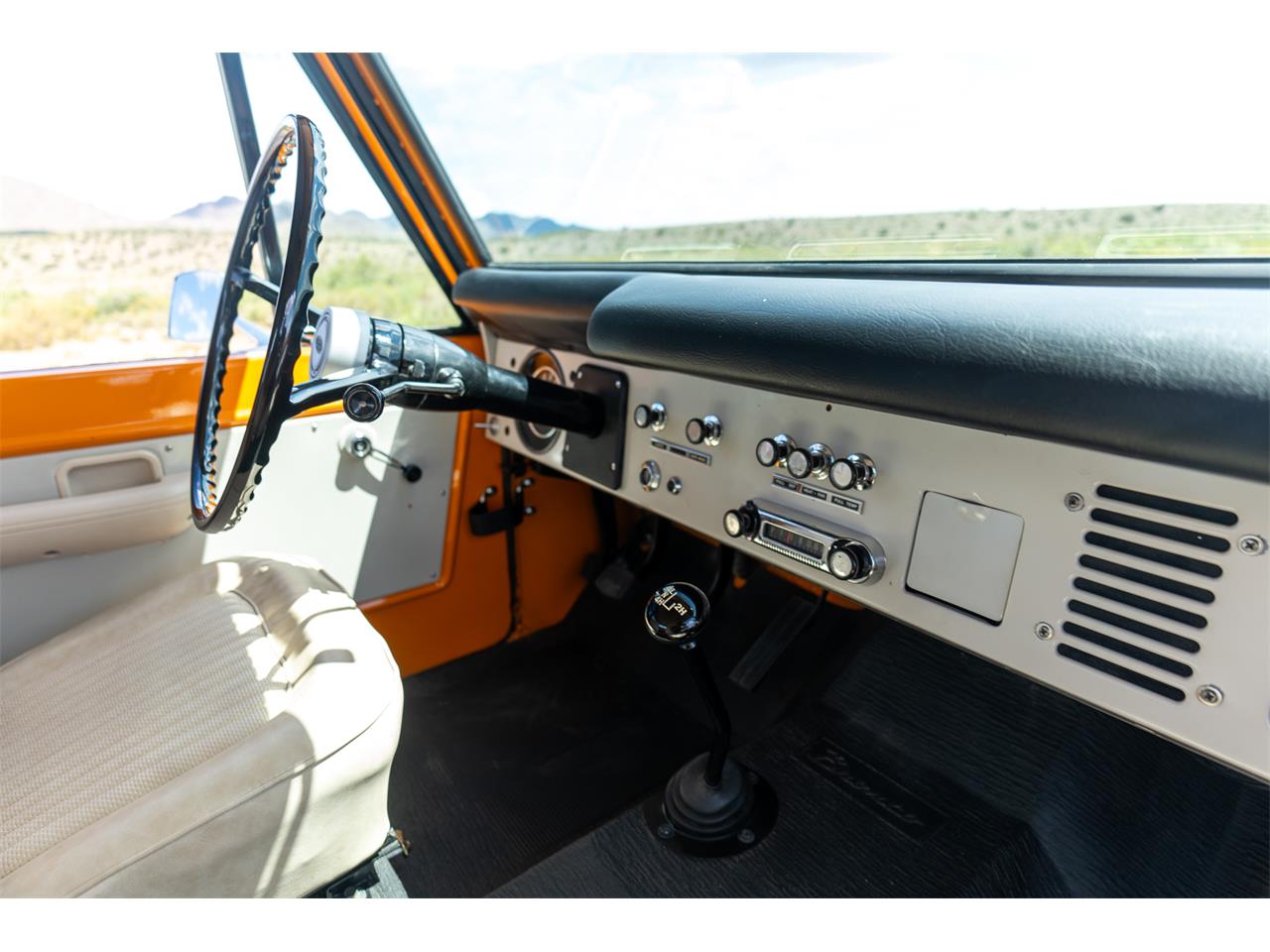 Ford-Bronco-1974-Bold-orange-White-59
