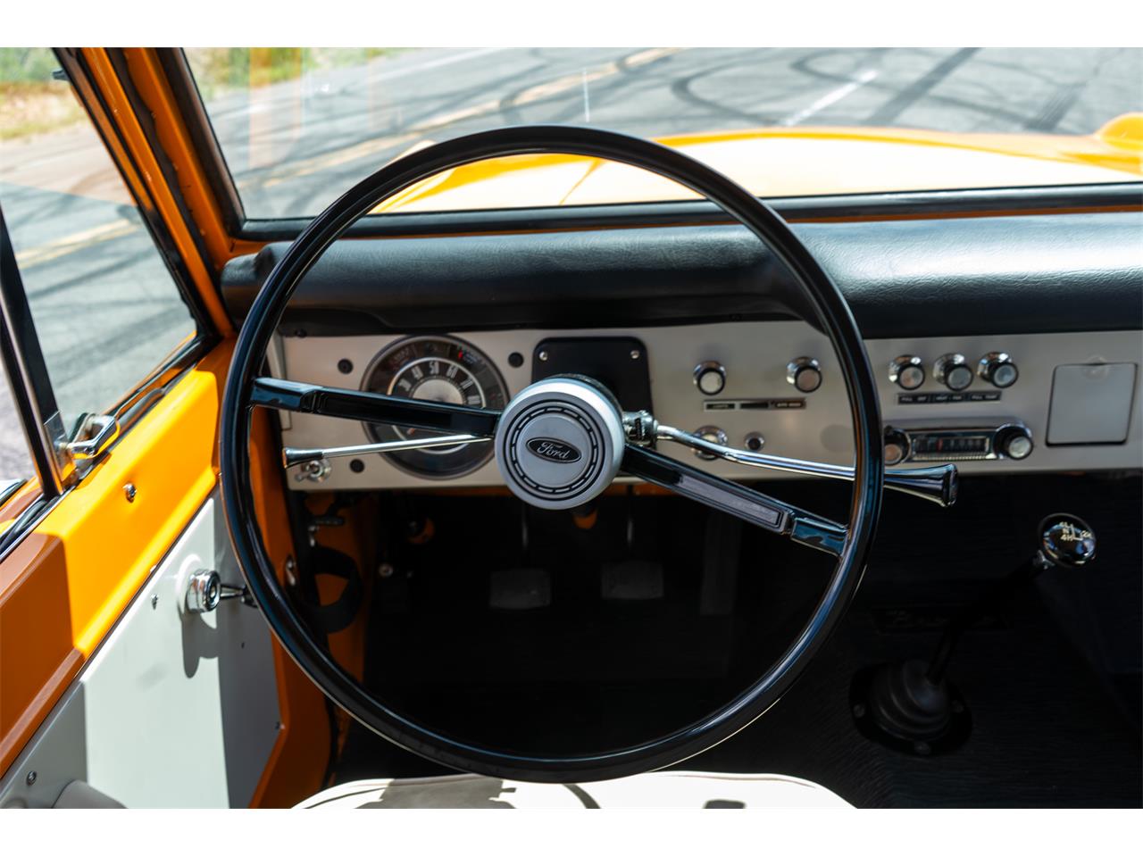 Ford-Bronco-1974-Bold-orange-White-62