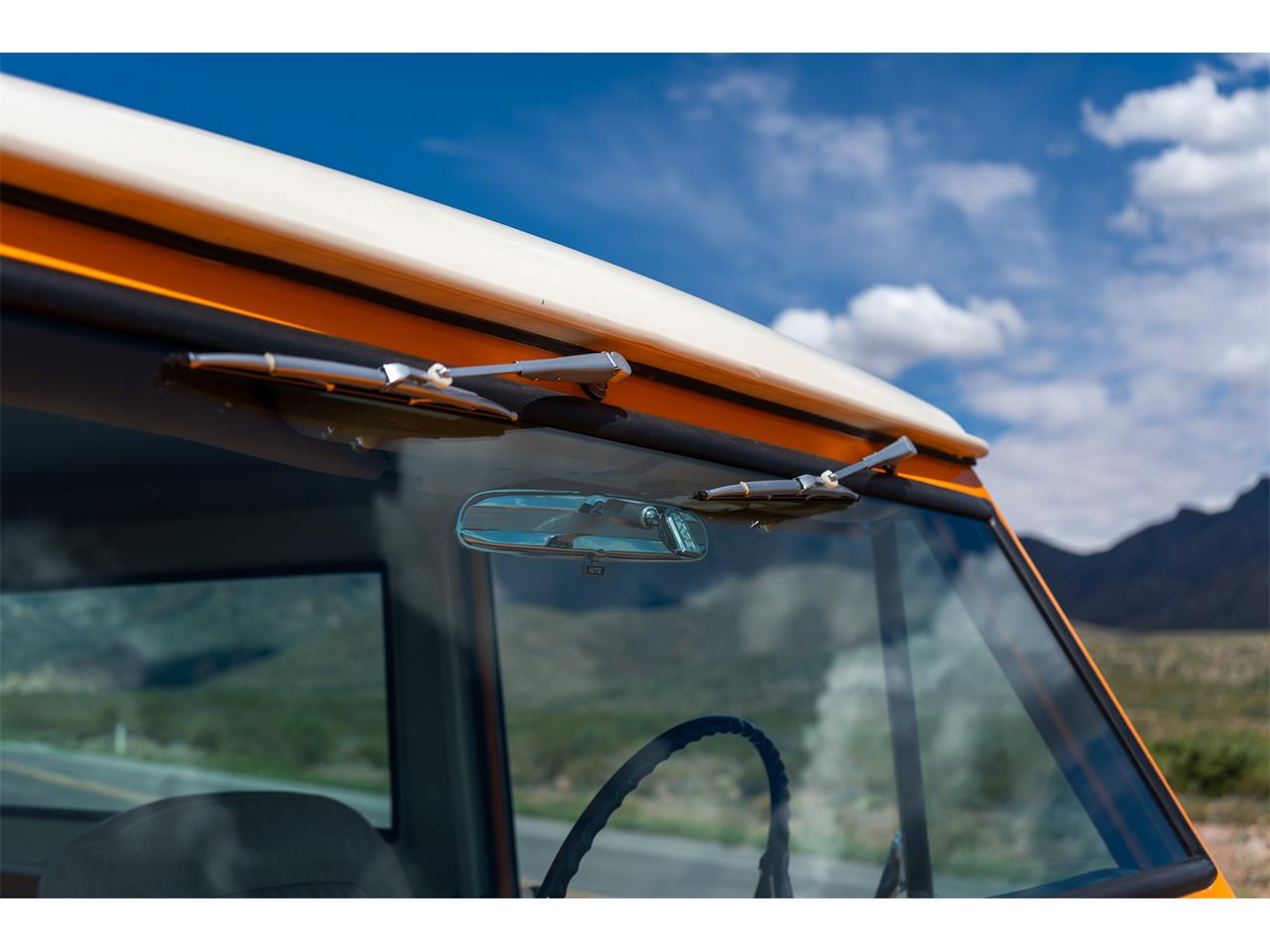 Ford-Bronco-1974-Bold-orange-White-67