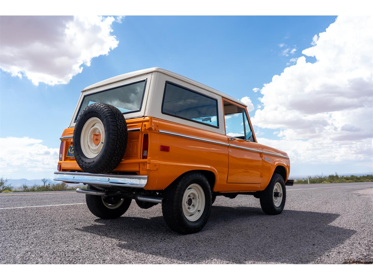 Ford-Bronco-1974-Bold-orange-White-73