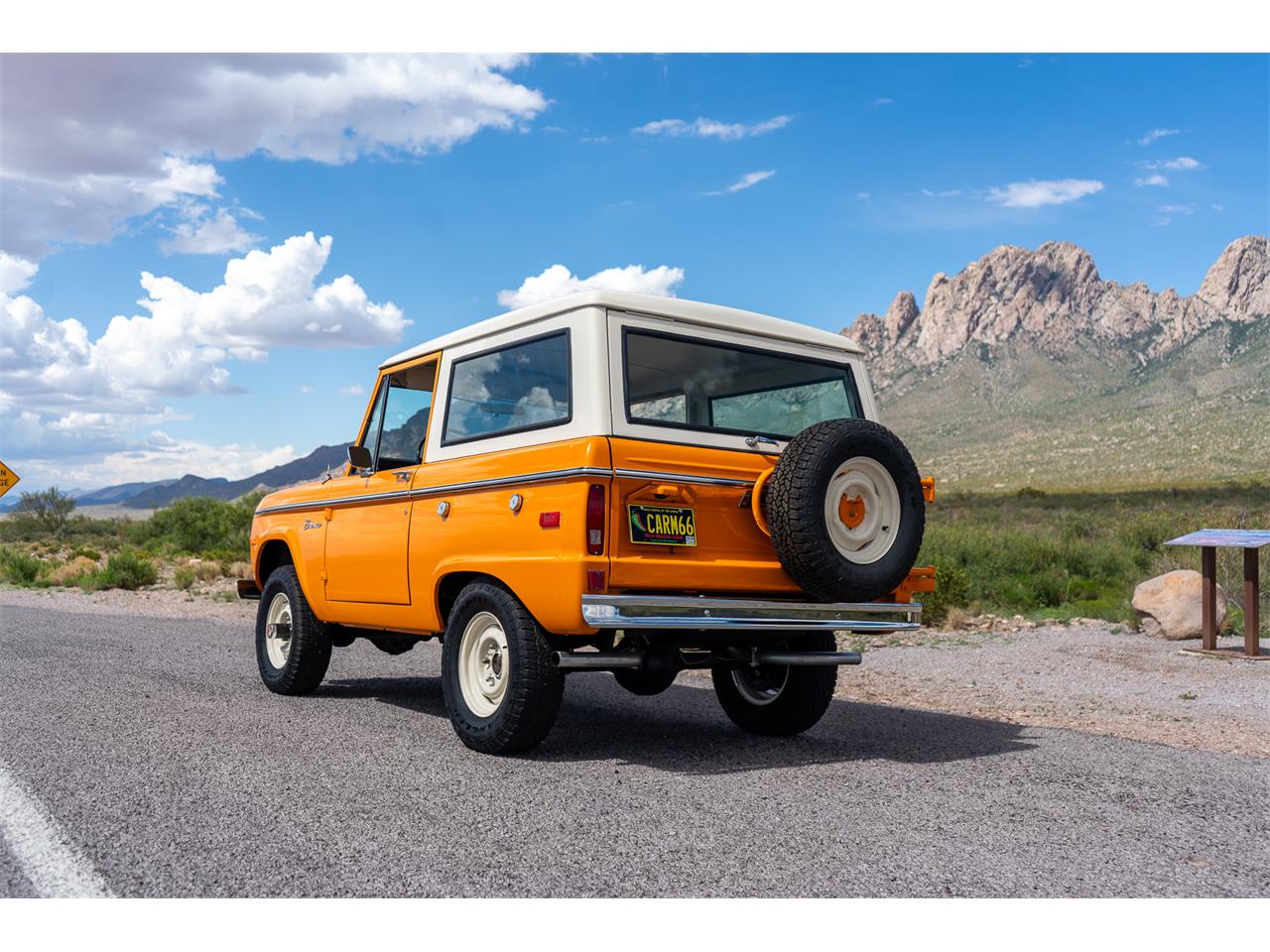 Ford-Bronco-1974-Bold-orange-White-74