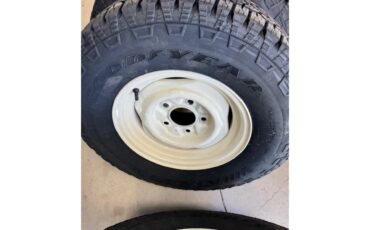 Ford-Bronco-1974-Bold-orange-White-75