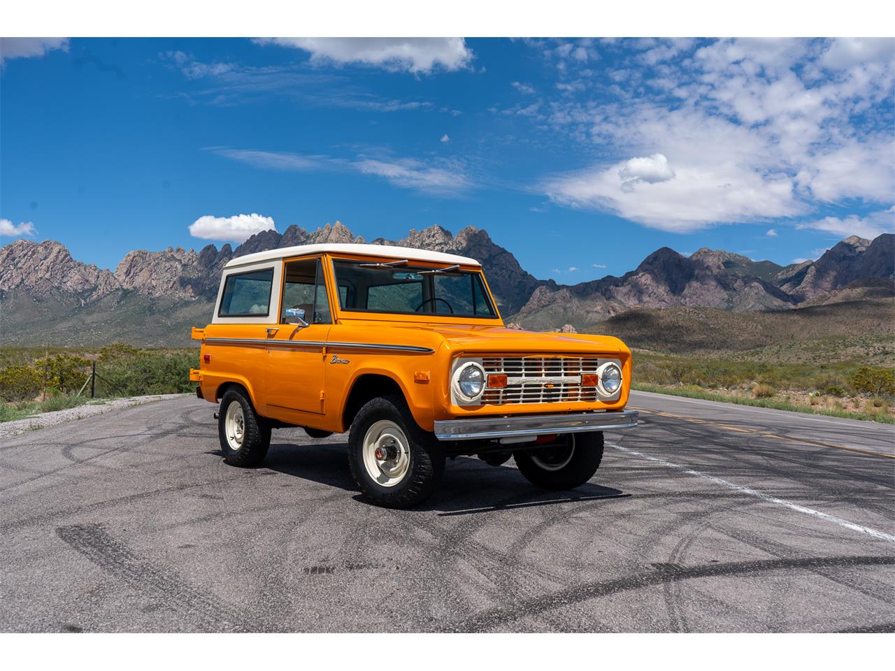 Ford-Bronco-1974-Bold-orange-White-9
