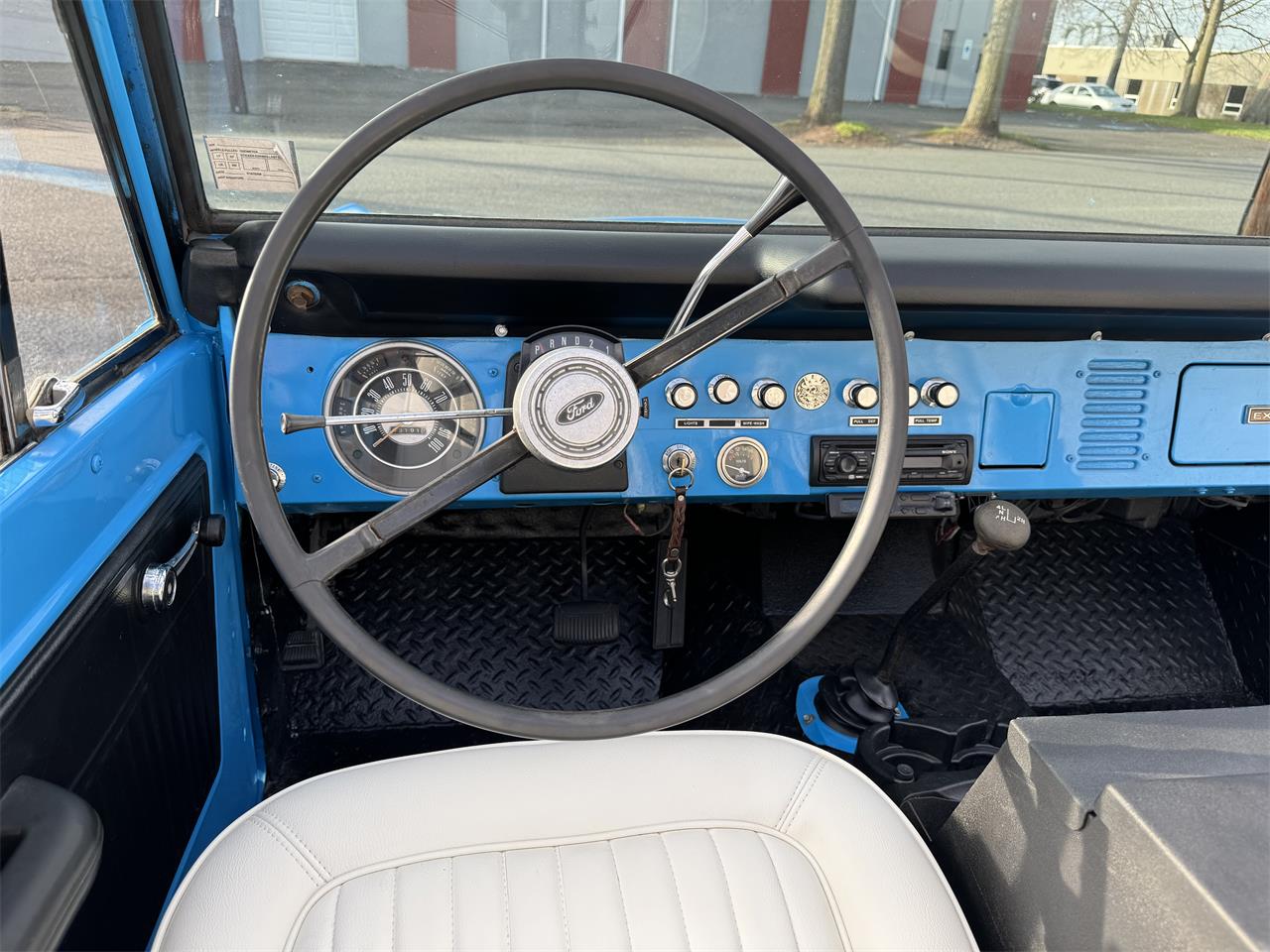 Ford-Bronco-1974-Grabber-Blue-Ivory-1