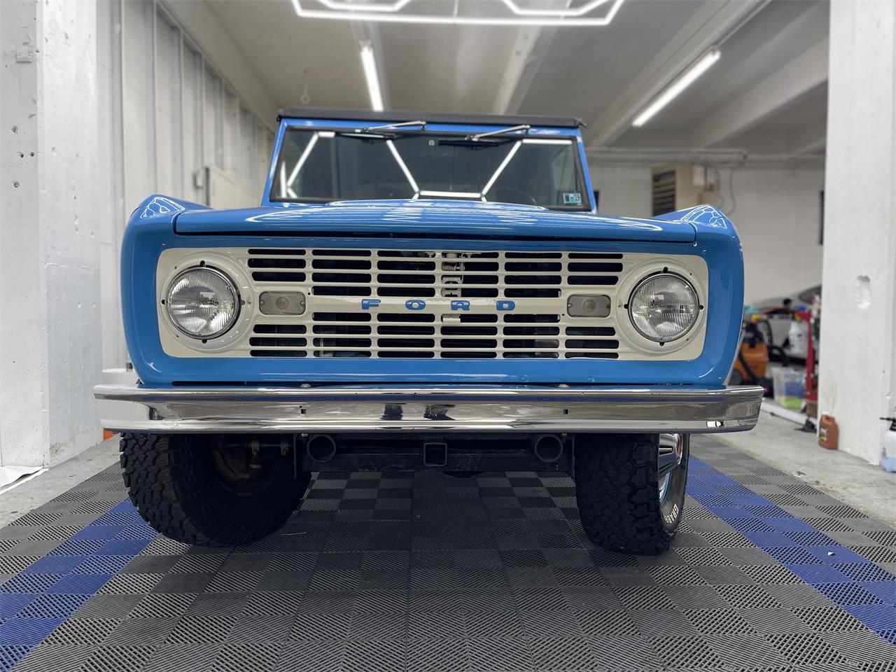 Ford-Bronco-1974-Grabber-Blue-Ivory-11