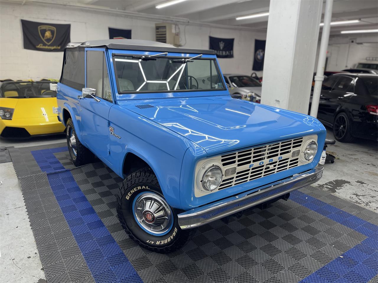 Ford-Bronco-1974-Grabber-Blue-Ivory-12