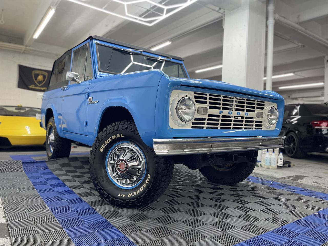 Ford-Bronco-1974-Grabber-Blue-Ivory-14