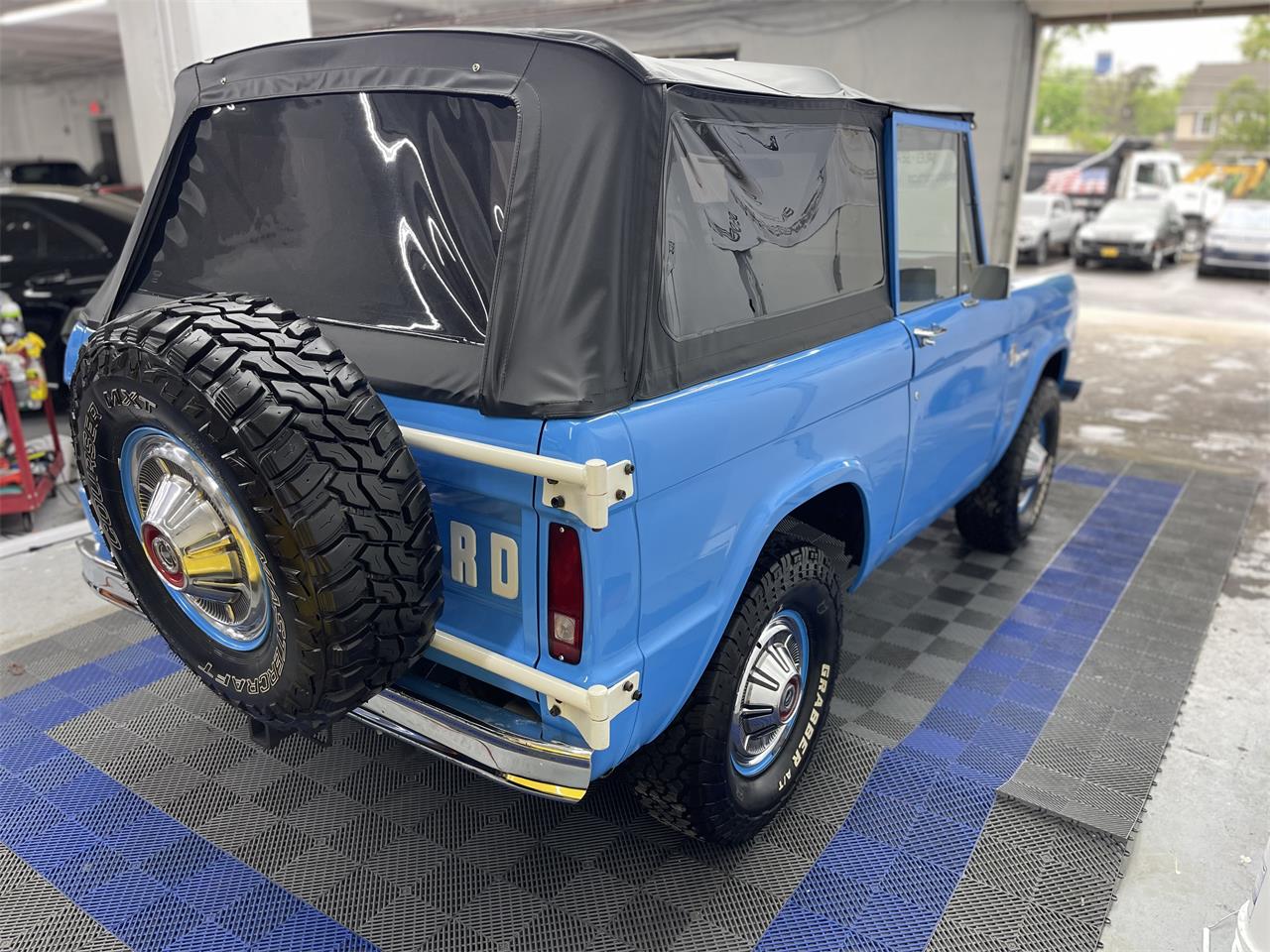Ford-Bronco-1974-Grabber-Blue-Ivory-16