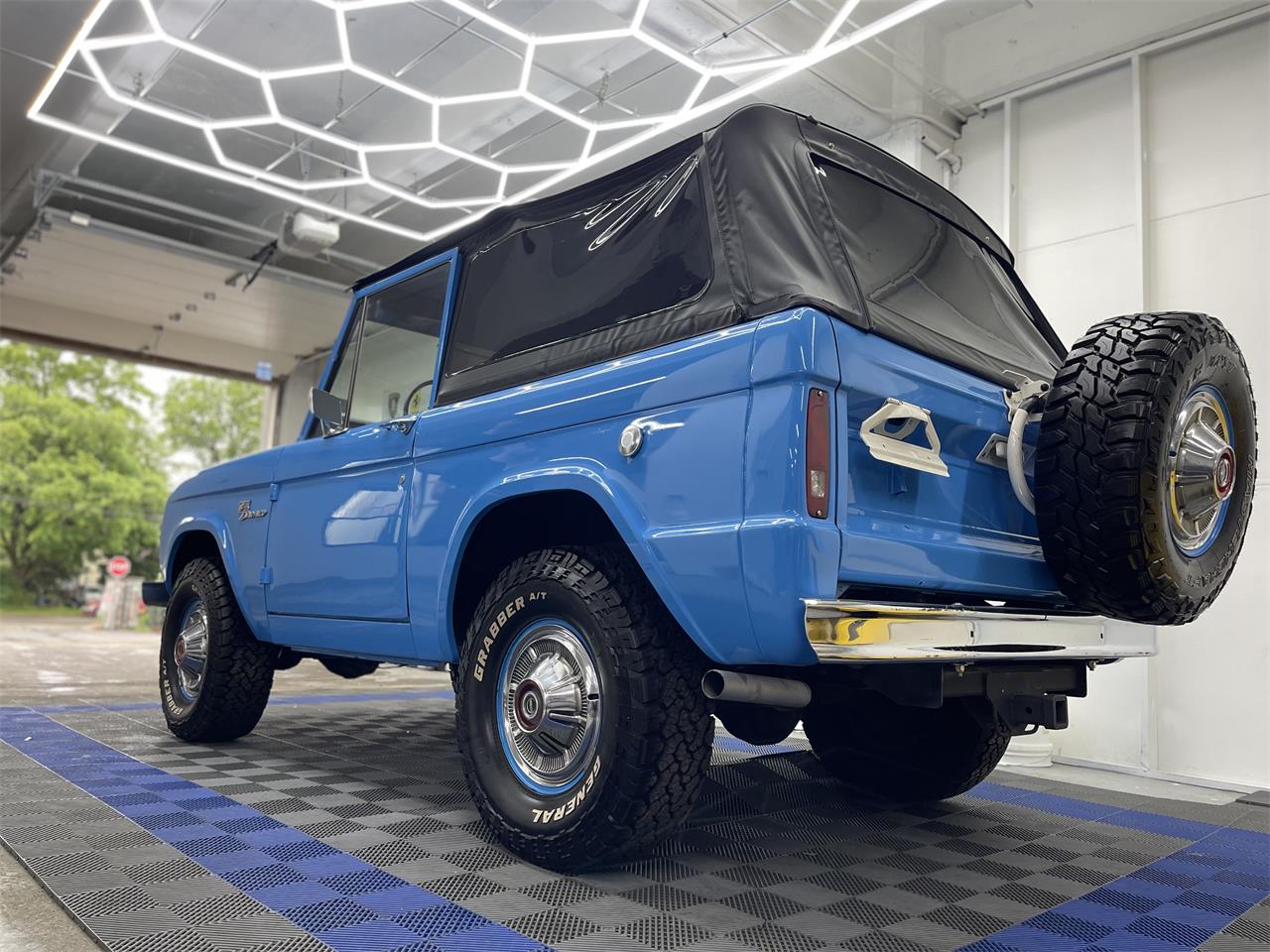 Ford-Bronco-1974-Grabber-Blue-Ivory-21
