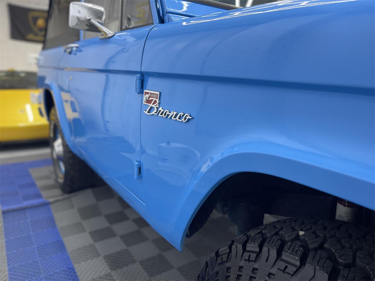 Ford-Bronco-1974-Grabber-Blue-Ivory-22