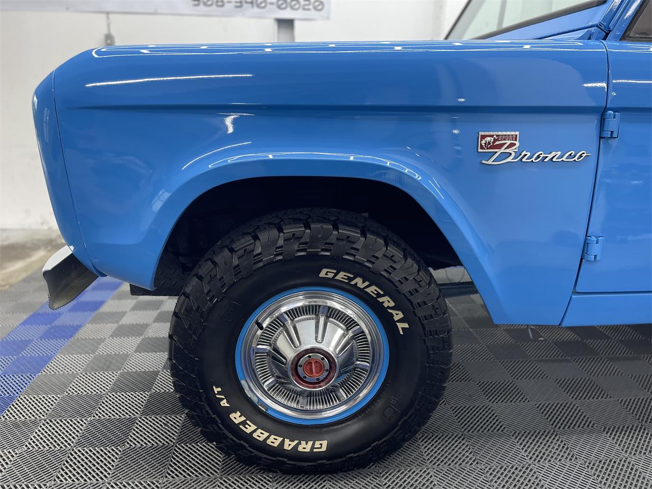 Ford-Bronco-1974-Grabber-Blue-Ivory-24