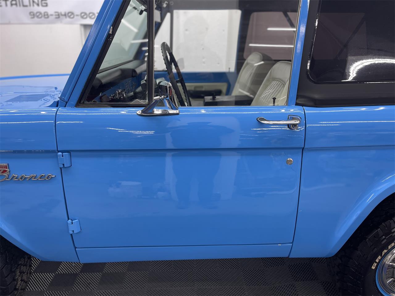 Ford-Bronco-1974-Grabber-Blue-Ivory-25