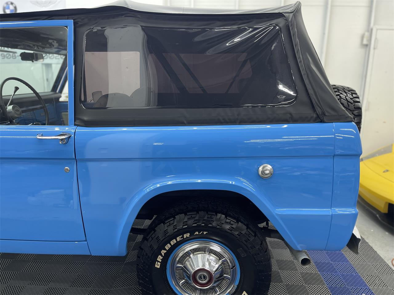 Ford-Bronco-1974-Grabber-Blue-Ivory-26
