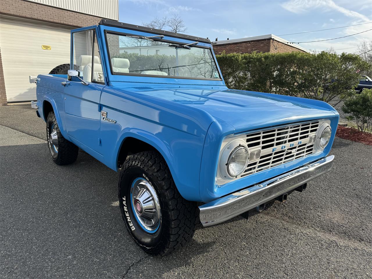 Ford-Bronco-1974-Grabber-Blue-Ivory-3