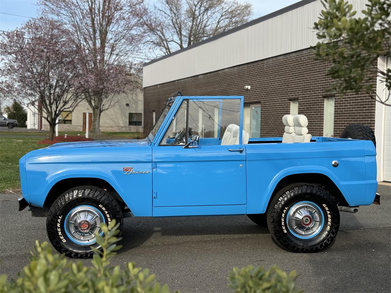 Ford-Bronco-1974-Grabber-Blue-Ivory-5
