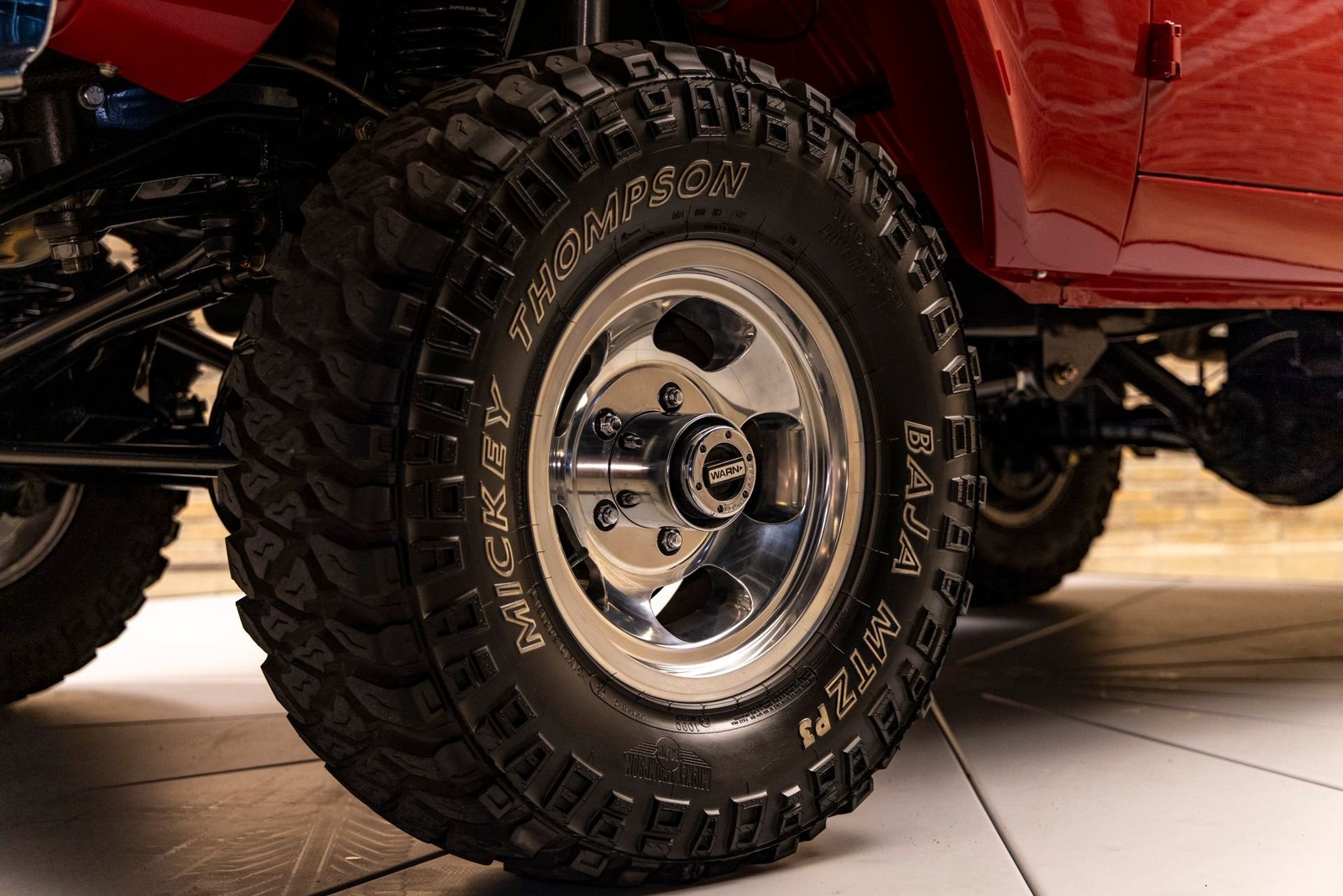 Ford-Bronco-1977-SUV-10