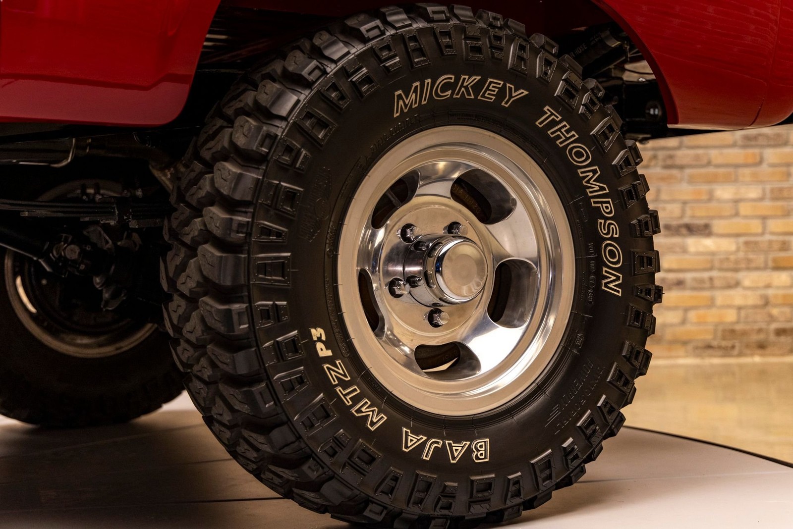 Ford-Bronco-1977-SUV-11