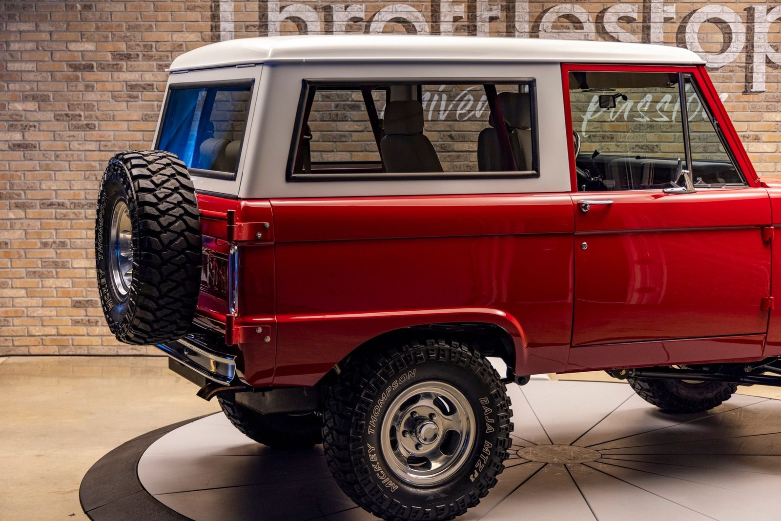 Ford-Bronco-1977-SUV-12