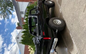 Ford-Bronco-1978-Black-3