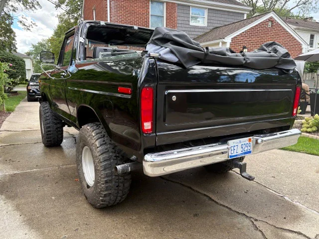 Ford-Bronco-1978-Black-5