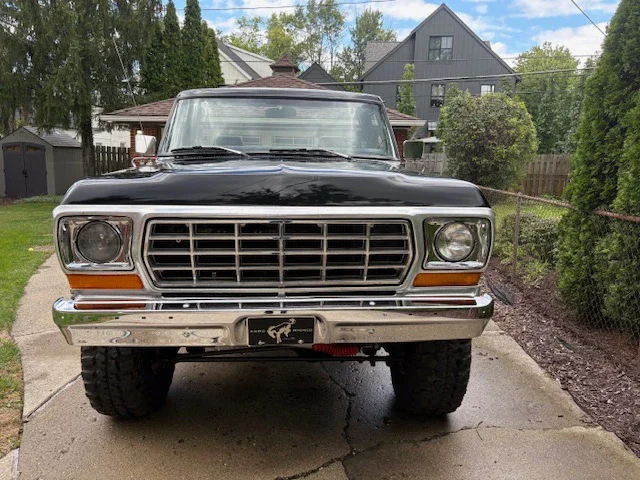 Ford-Bronco-1978-Black