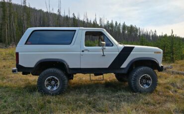 Ford-Bronco-1984-SUV-3