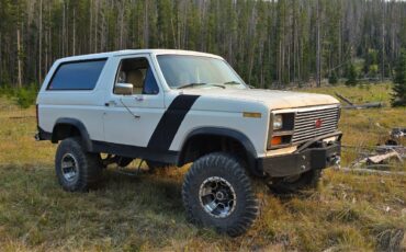 Ford-Bronco-1984-SUV