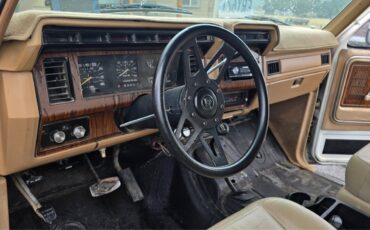 Ford-Bronco-1984-SUV-4