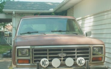 Ford-Bronco-1985-SUV-1