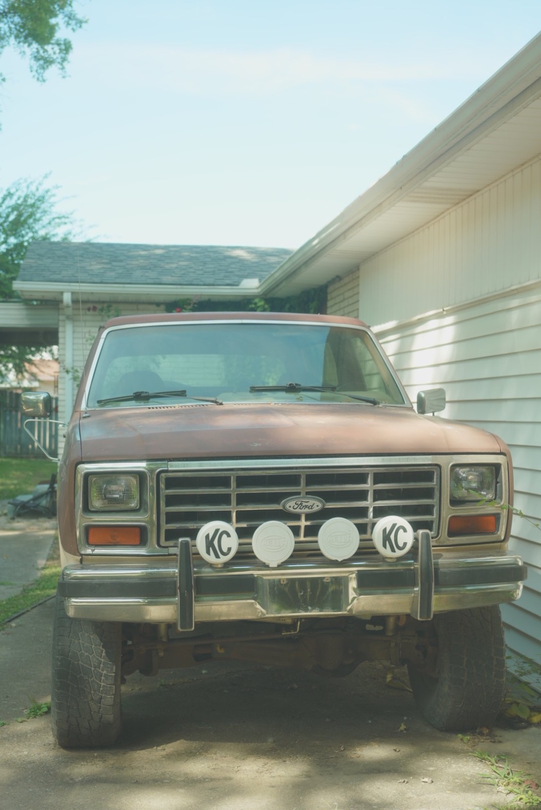 Ford-Bronco-1985-SUV-1